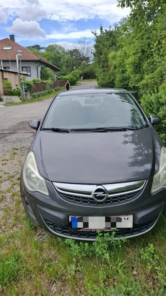 Opel Corsa 2010 photo 2