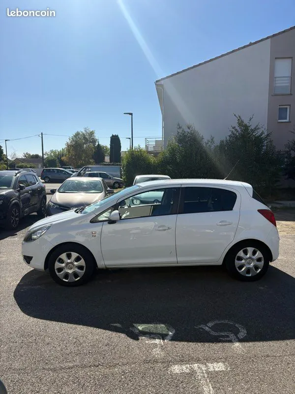 Opel Corsa 2010 photo 2