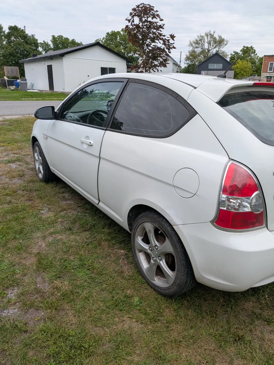 Hyundai Accent 2009 photo 3