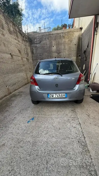 Toyota Yaris 2010 photo 3