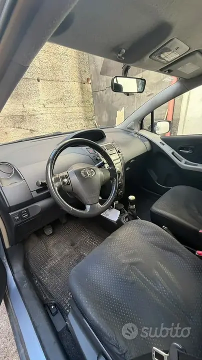 Toyota Yaris 2010 photo 4