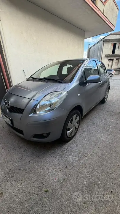 Toyota Yaris 2010 photo 2