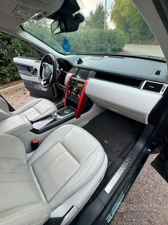 Land Rover Discovery Sport 2017 photo 3