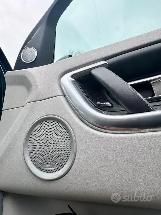 Land Rover Discovery Sport 2017 photo 4