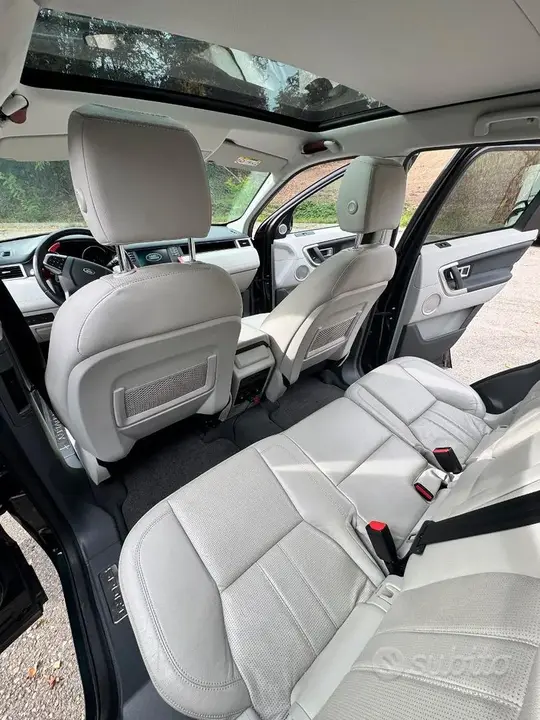Land Rover Discovery Sport 2017 photo 2