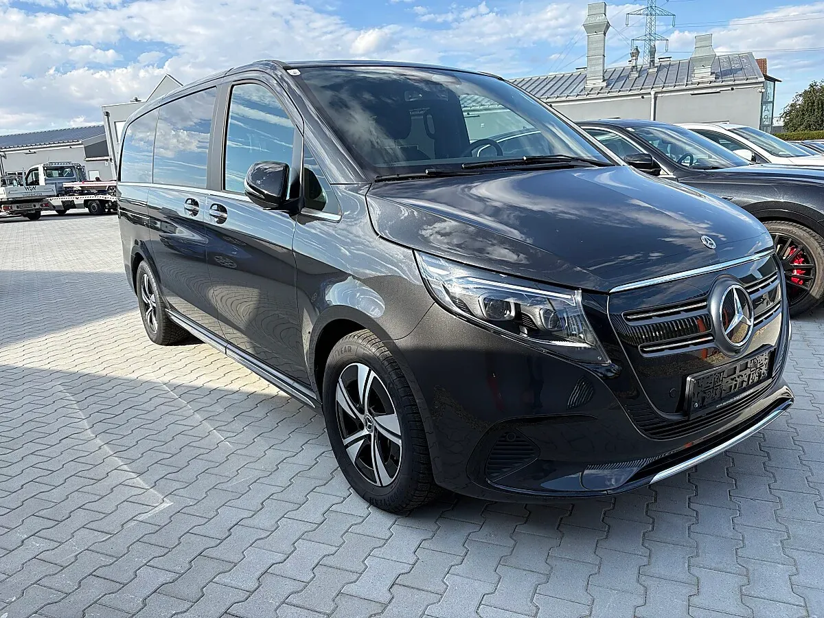 Mercedes-Benz Eqv 2025 photo 2
