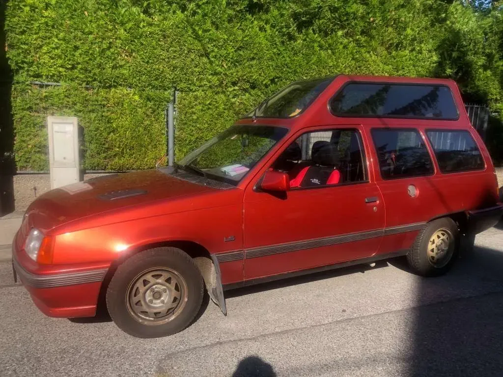 Opel Kadett 1989 photo 2