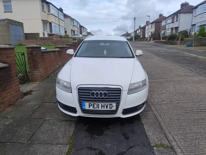 Audi A6 Avant 2011 photo 4