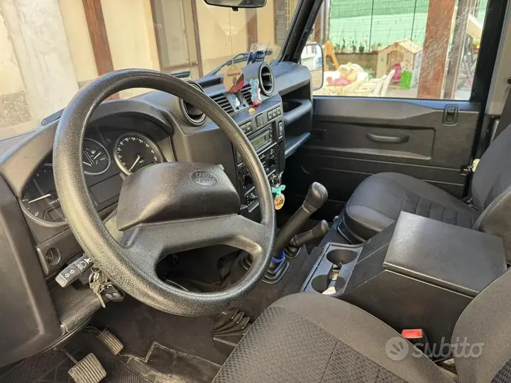 Land Rover Defender 2008 photo 4