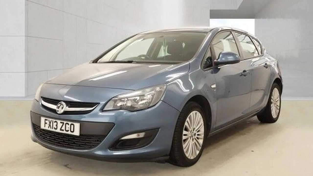 Vauxhall Astra 2013 photo 4