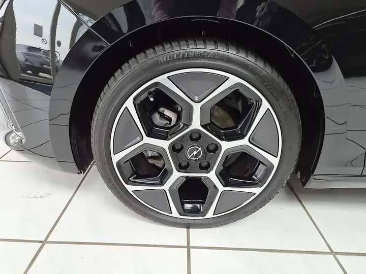 Opel Astra 2024 photo 3