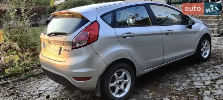 Ford Fiesta 2013 photo 2