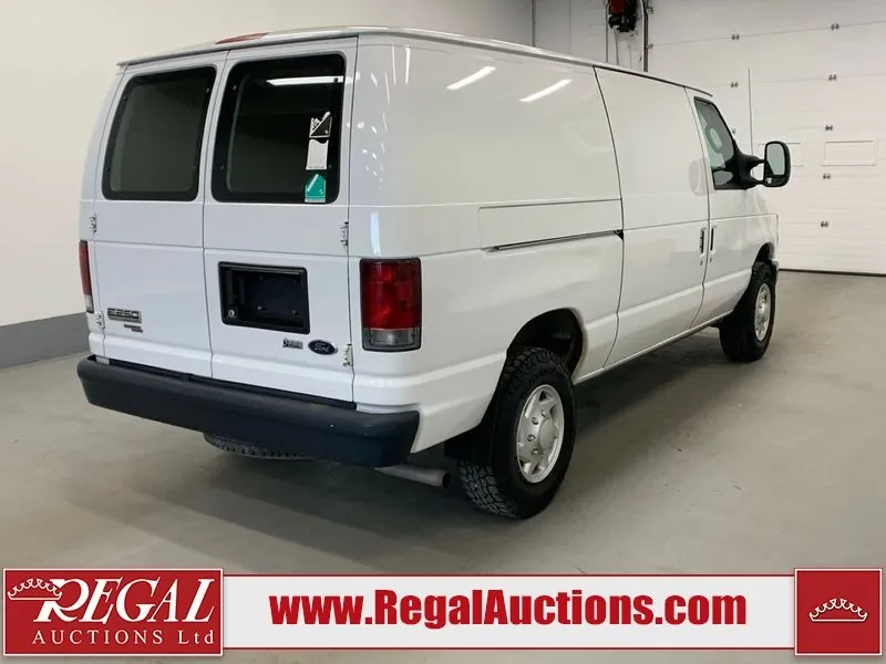 Ford E-250 2013 photo 3