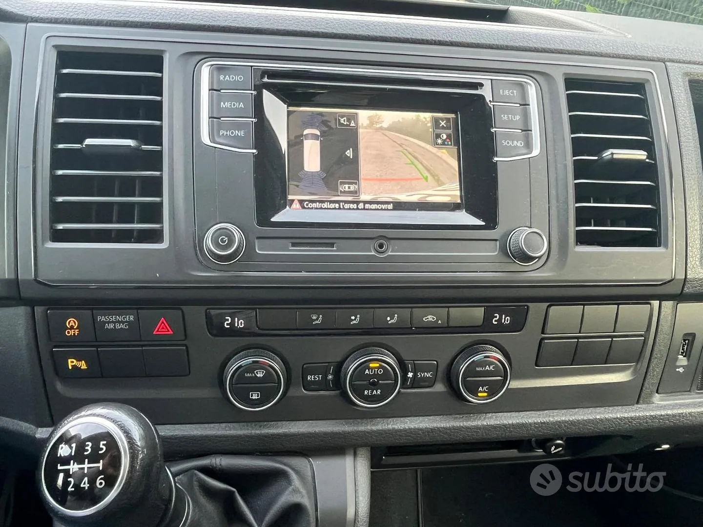 Volkswagen Caravelle 2016 photo 2