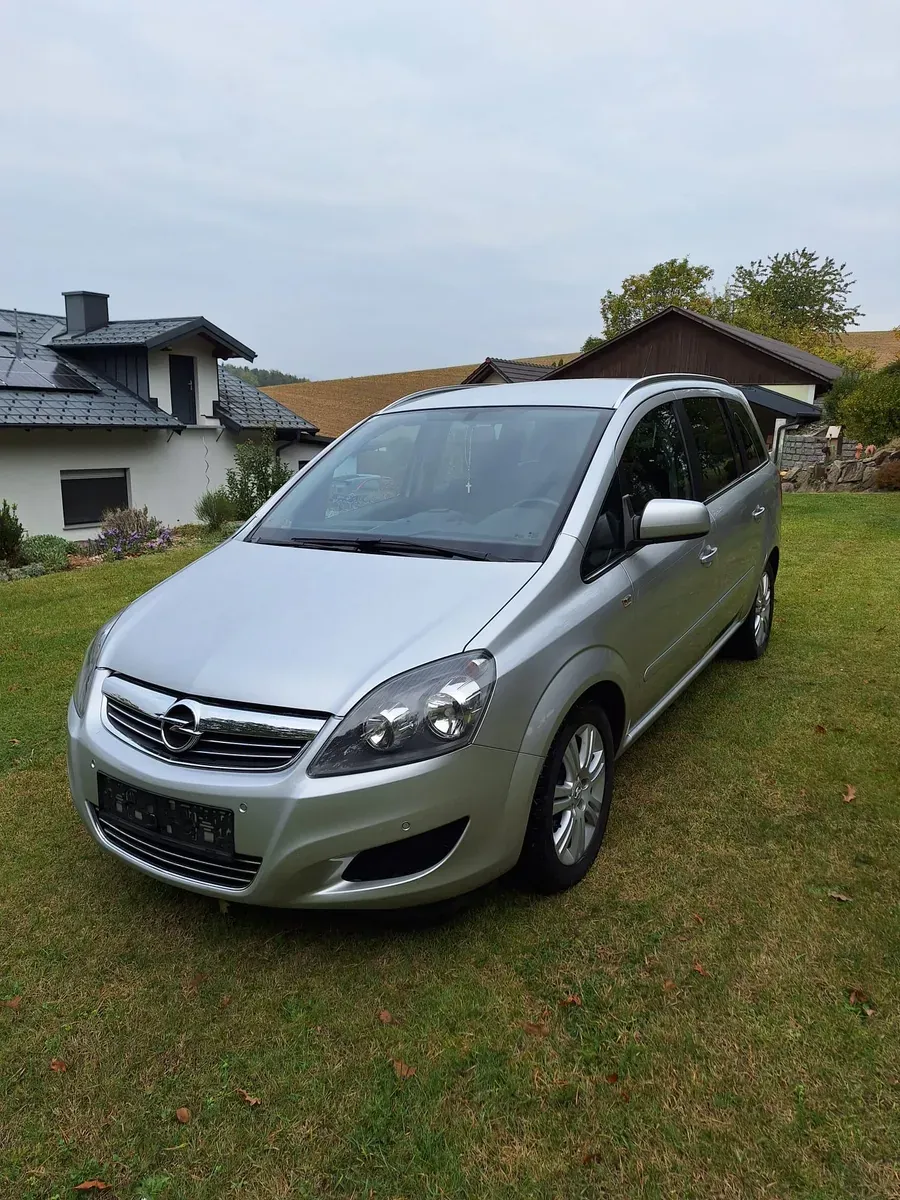 Opel Zafira 2012 photo 2