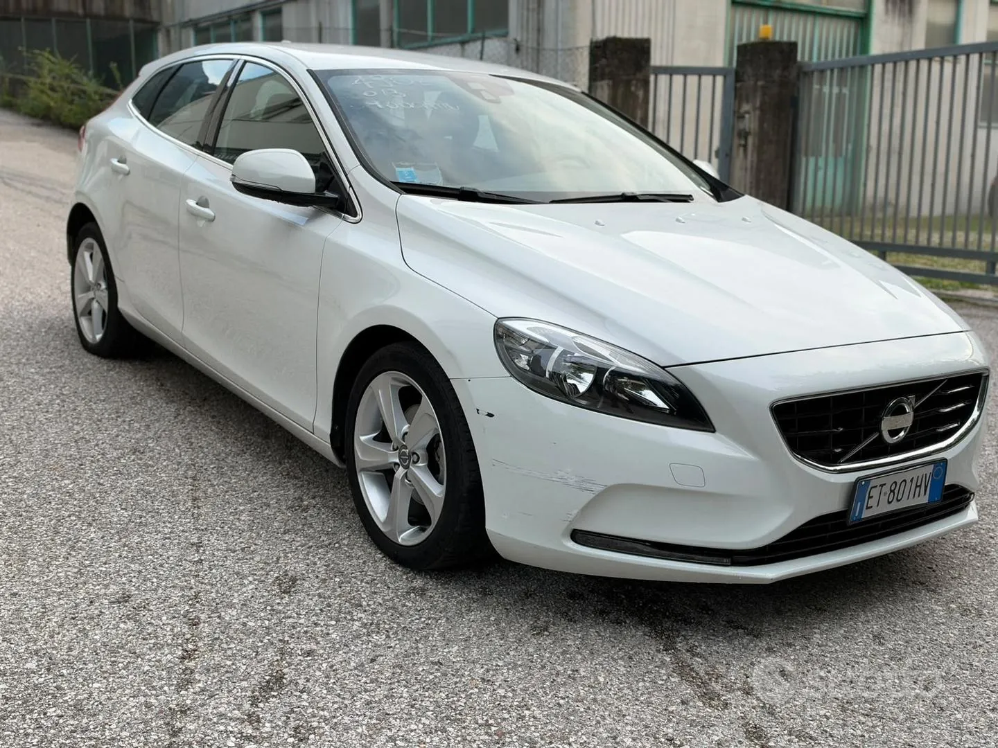 Volvo V40 2013 photo 2