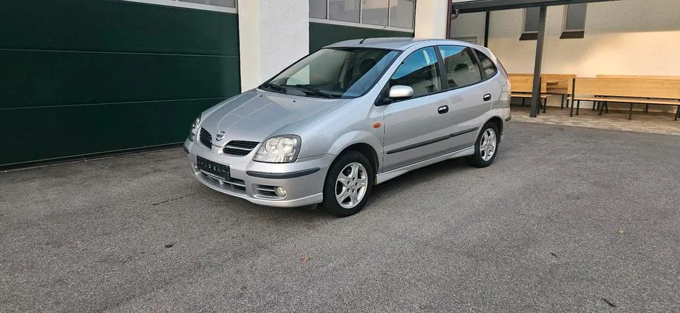 Nissan Almera Tino