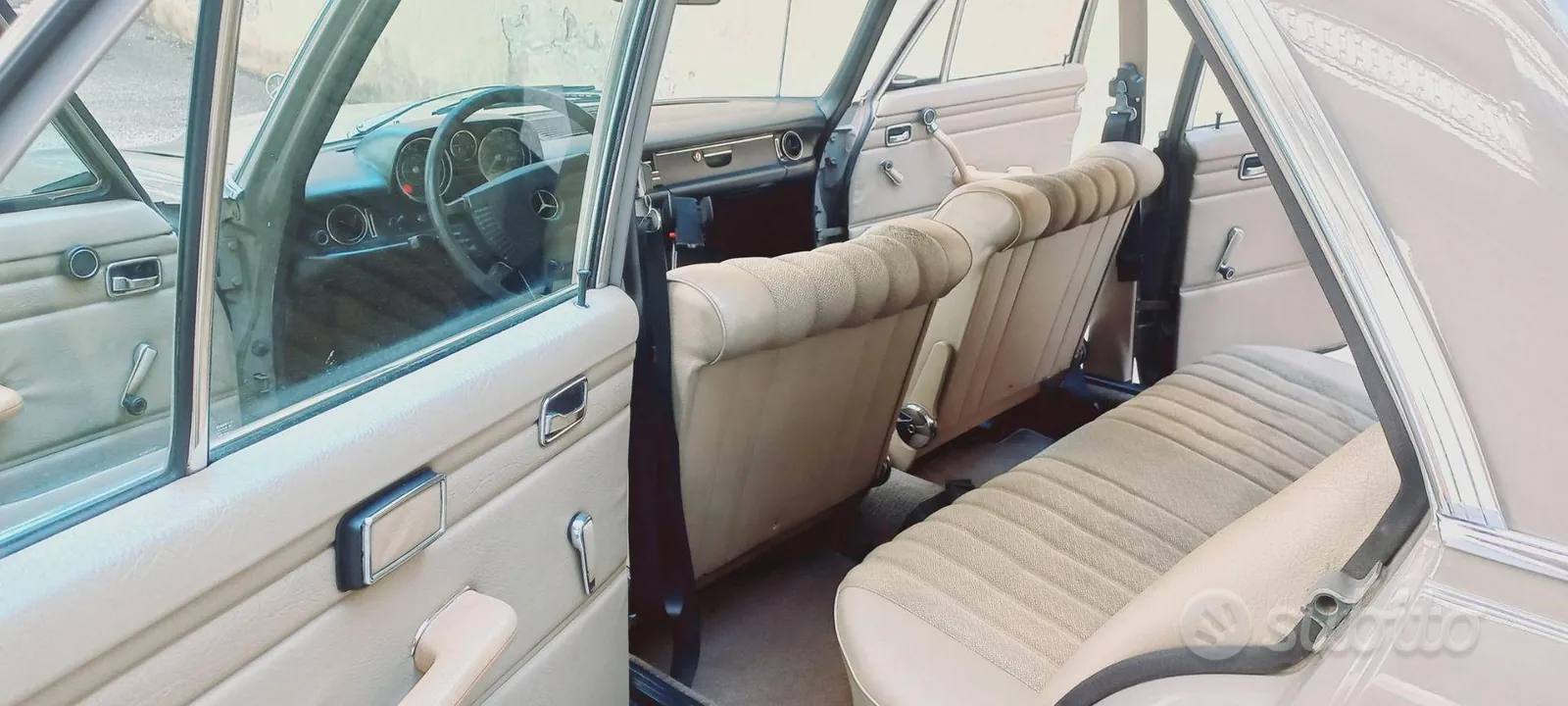 Mercedes-Benz 220D 1974 photo 4