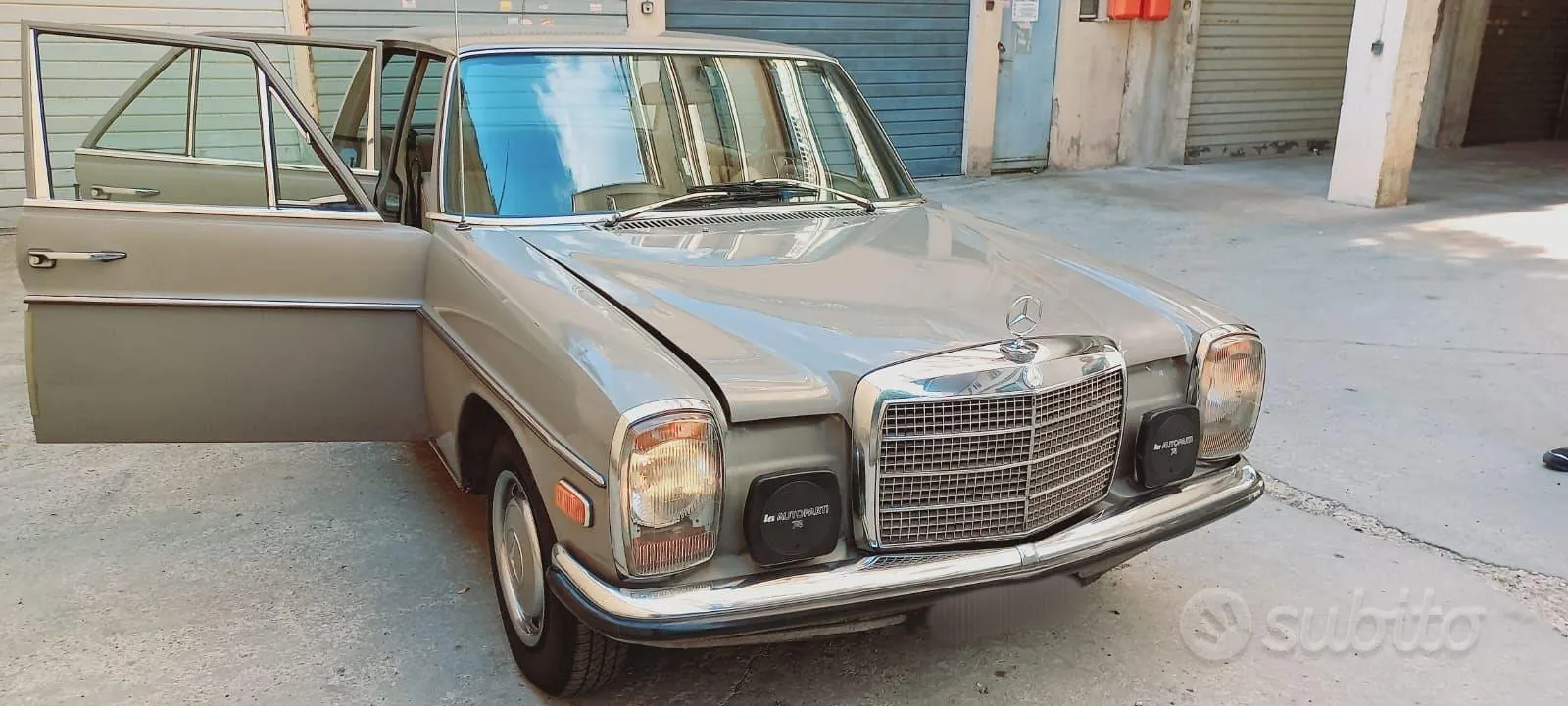 Mercedes-Benz 220D 1974 photo 2