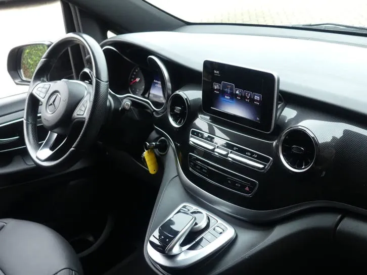 Mercedes-Benz V-Class 2019 photo 2