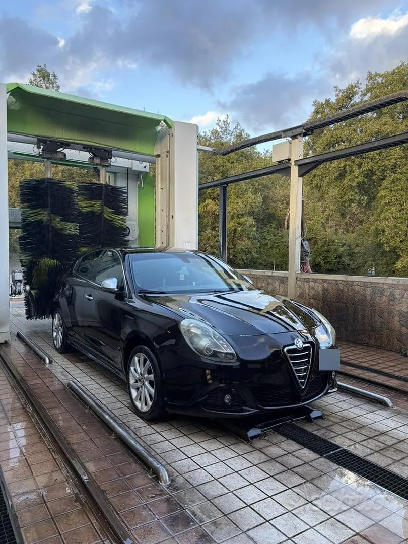 Alfa Romeo Giulietta 2011 photo 2