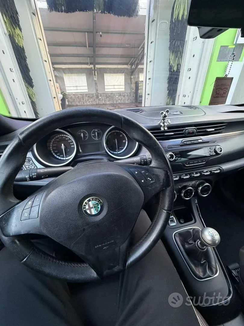 Alfa Romeo Giulietta 2011 photo 5