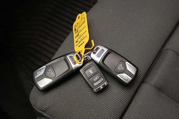 Audi A4 2023 photo 3