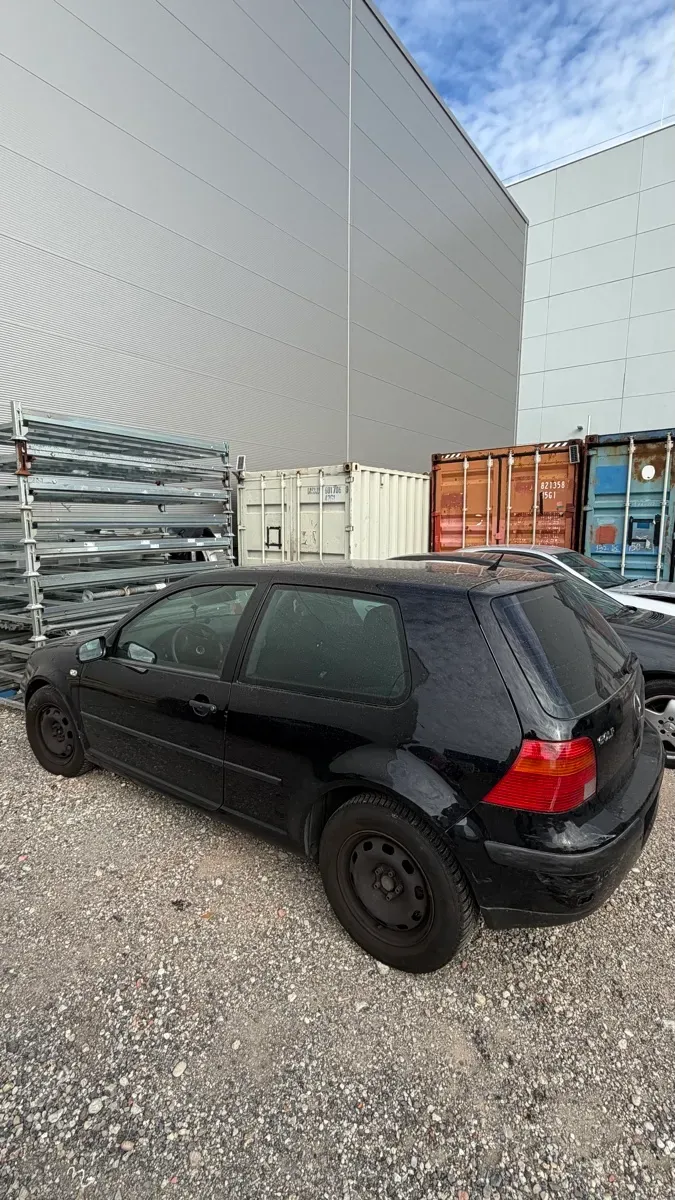 Volkswagen Golf 2002 photo 2