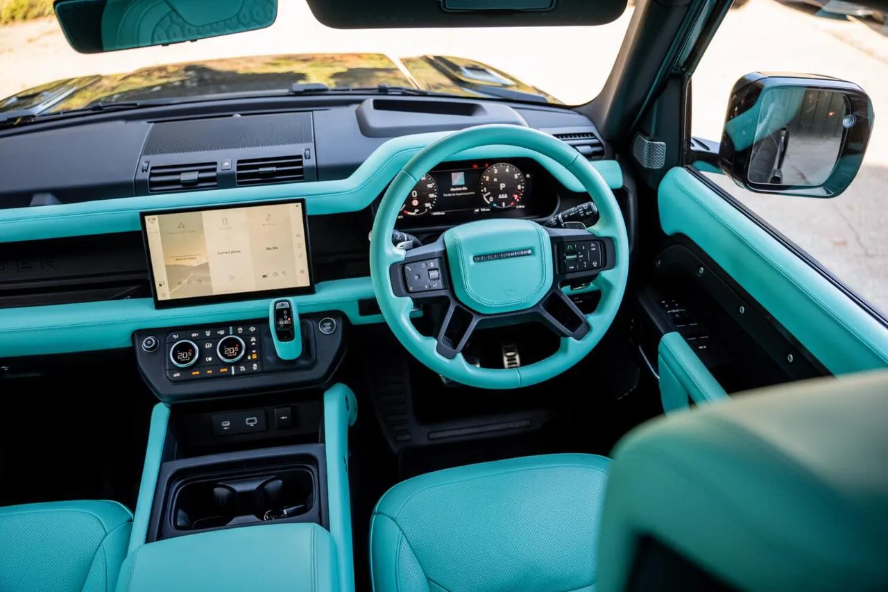 Land Rover Defender 110 2024 photo 3