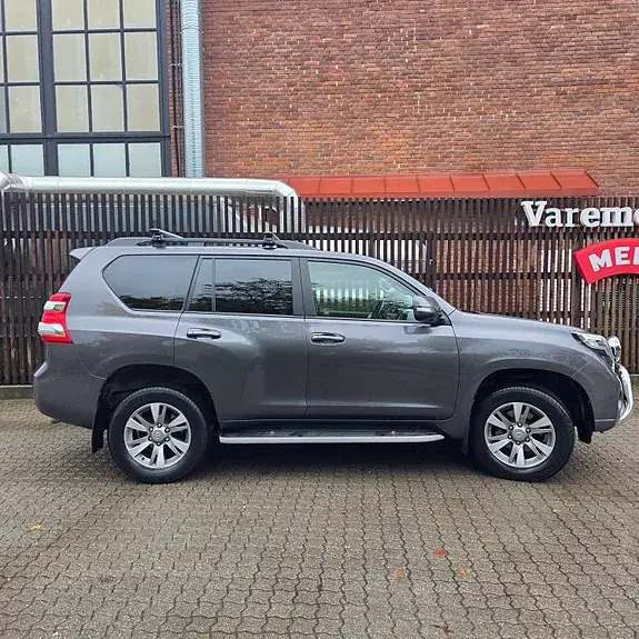 Toyota Land Cruiser 2016 photo 2