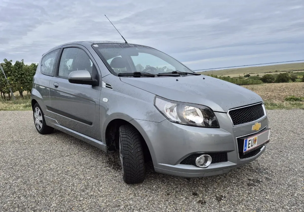 Chevrolet Aveo 2011 photo 2
