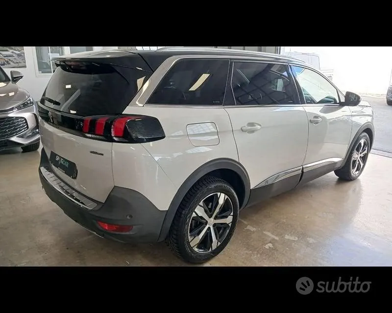 Peugeot 5008 2019 photo 3