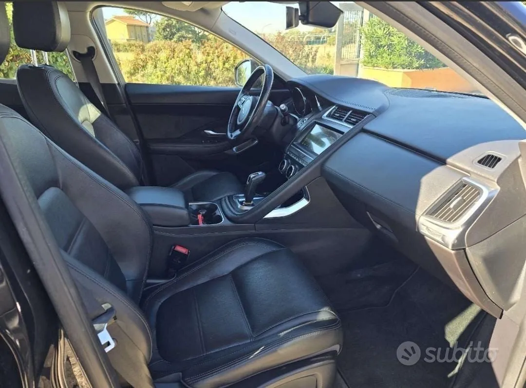 Jaguar E-Pace 2020 photo 4