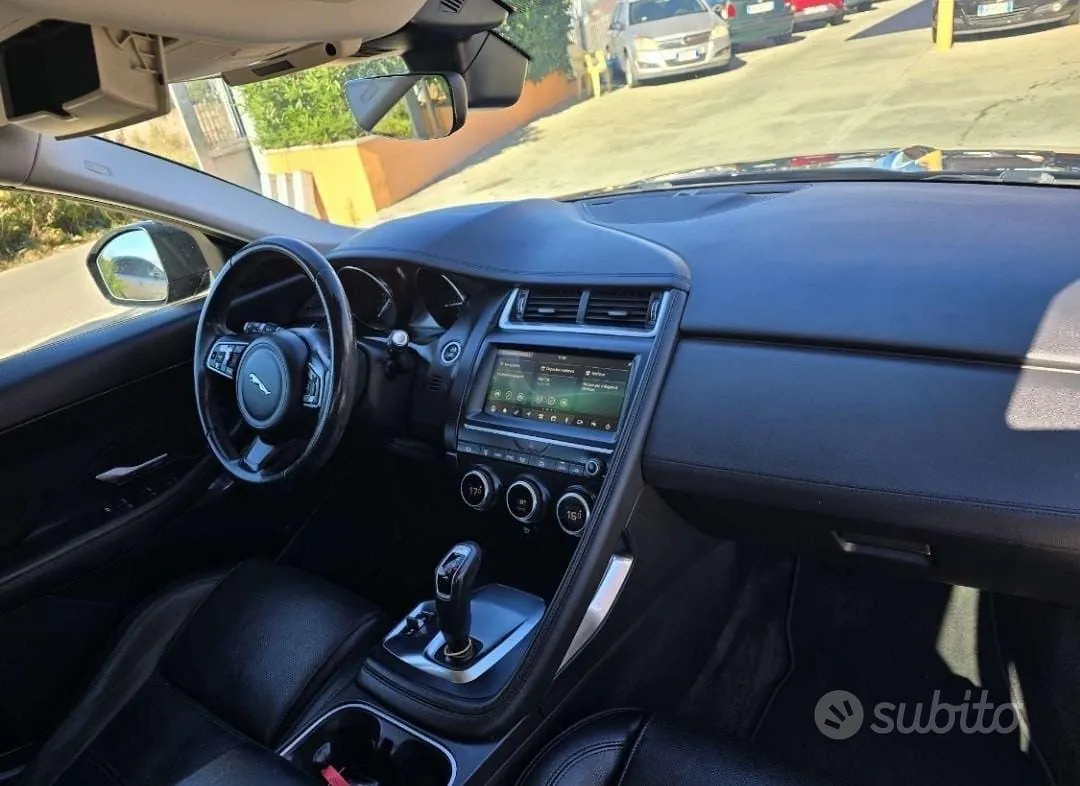 Jaguar E-Pace 2020 photo 5
