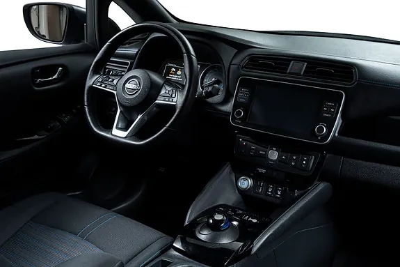 Nissan Leaf 2023 photo 2