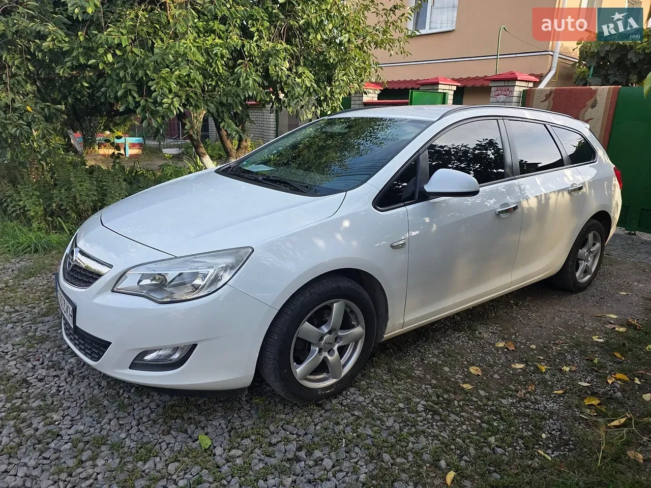 Opel Astra 2011 photo 3