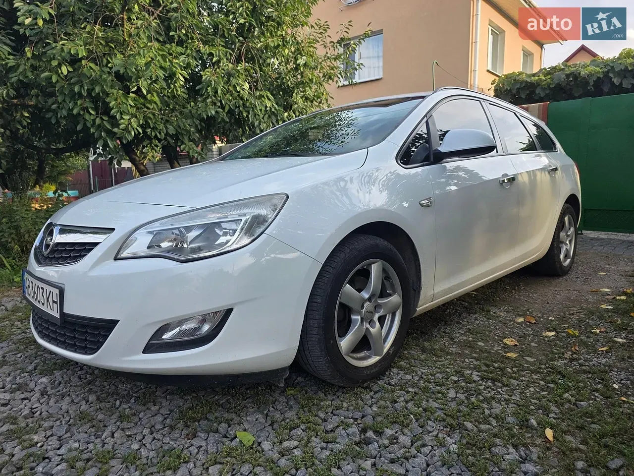 Opel Astra 2011 photo 4
