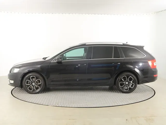 Skoda Octavia Combi 2014 photo 2