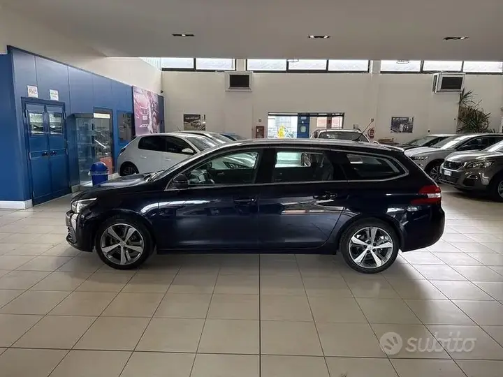 Peugeot 308 2019 photo 2