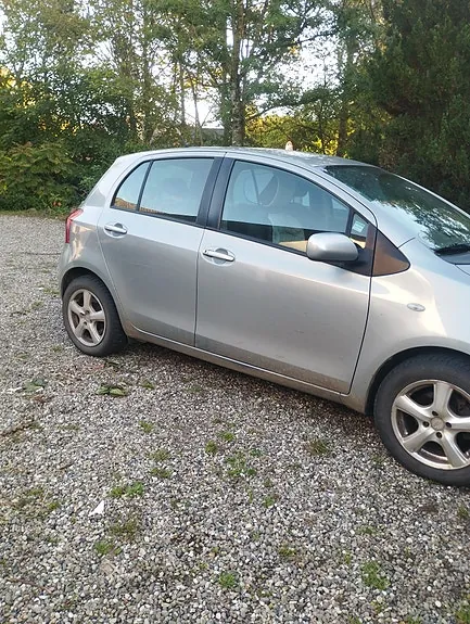 Toyota Yaris 2007 photo 2
