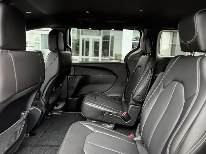 Chrysler Grand Caravan 2026 photo 5