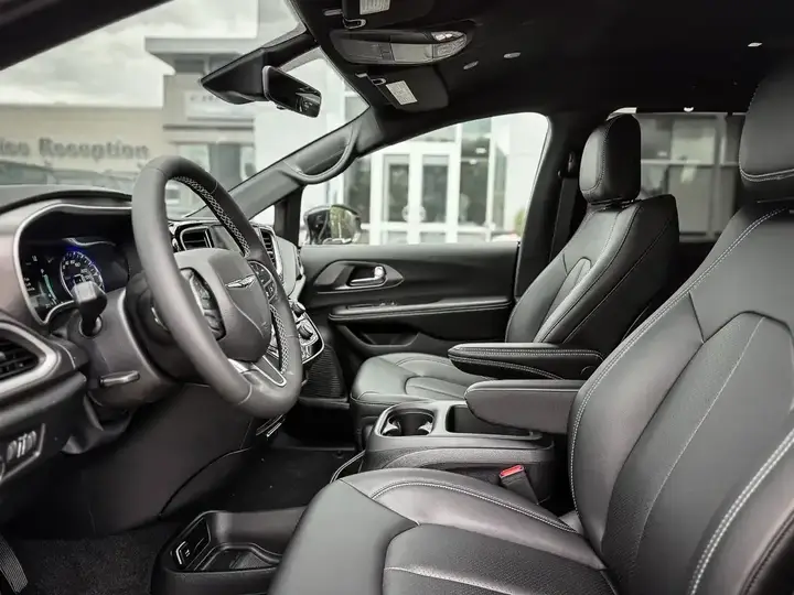 Chrysler Grand Caravan 2026 photo 4