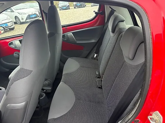 Peugeot 107 2008 photo 5