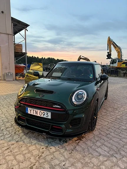Mini John Cooper Works 2018 photo 2