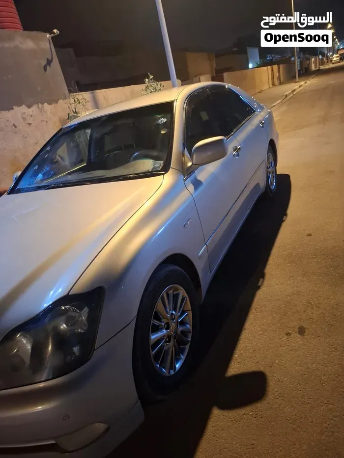 Toyota Crown 2004 photo 2