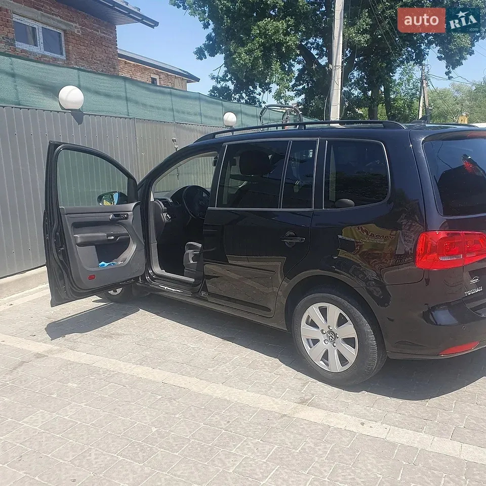 Volkswagen Touran 2014 photo 2
