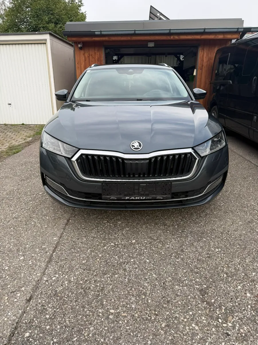 Skoda Octavia 2021 photo 2