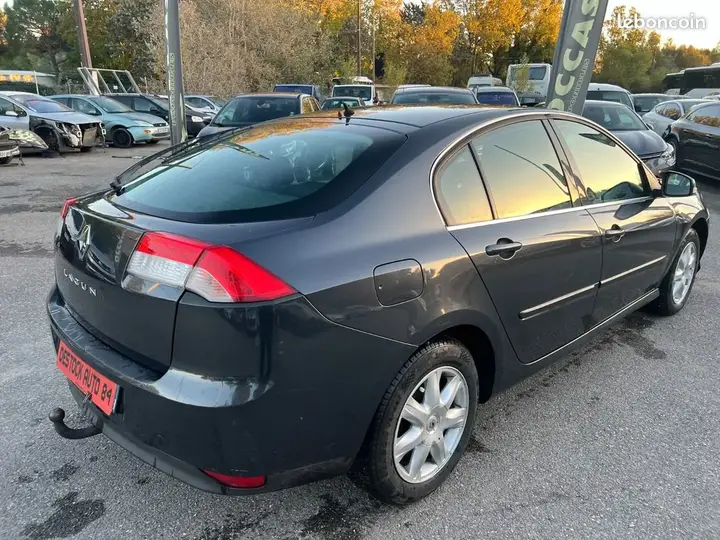 Renault Laguna 2010 photo 3