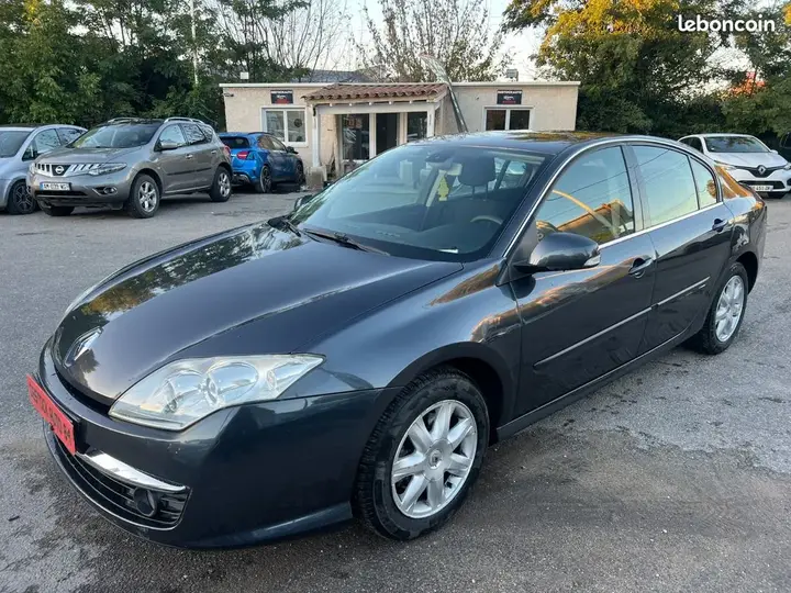 Renault Laguna 2010 photo 2