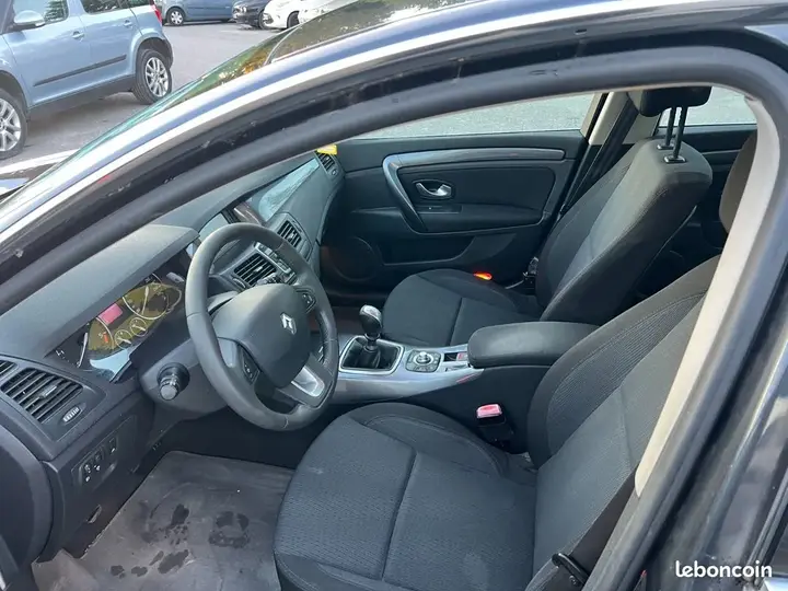 Renault Laguna 2010 photo 5